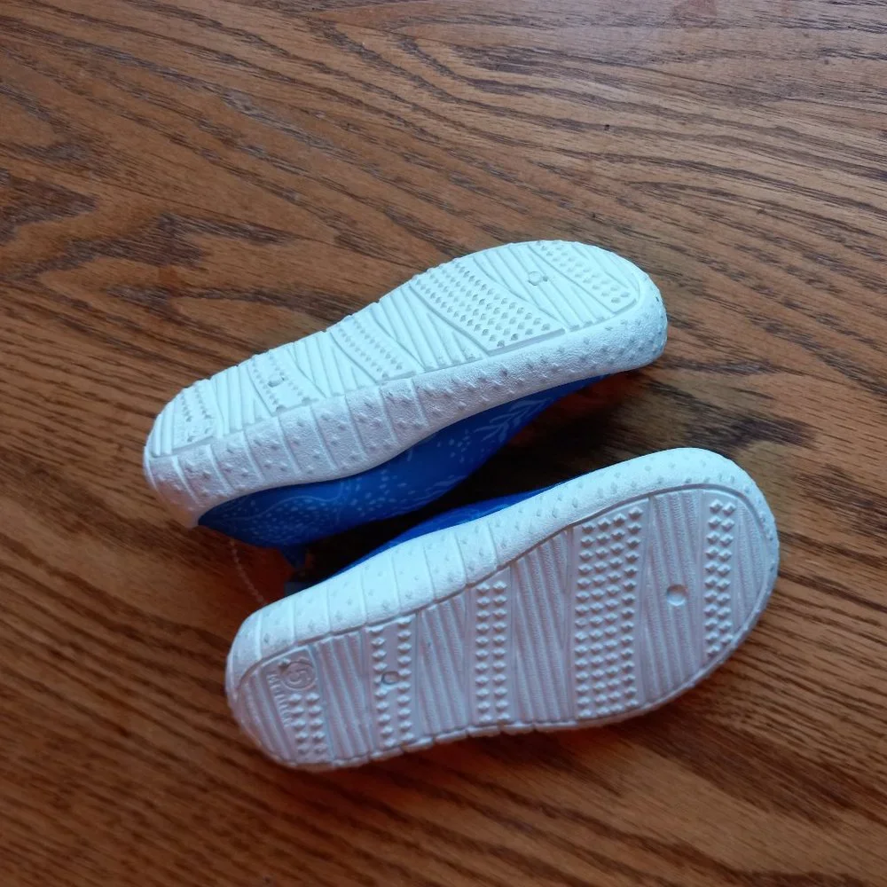 NWOT Blue Slip On Water Shoes Size 5